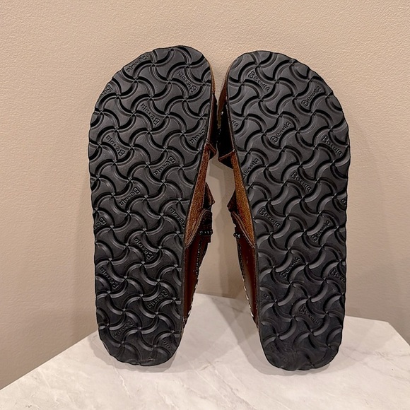 🔥Betula By Birkenstock Brown Leather Sandals with Cutout Design🔥 - Picture 3 of 5